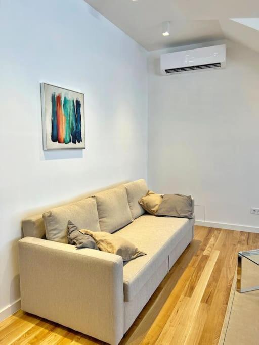 White 1 Bd Old Town Apartment By Hostlovers カウナス エクステリア 写真