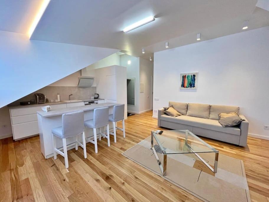 White 1 Bd Old Town Apartment By Hostlovers カウナス エクステリア 写真