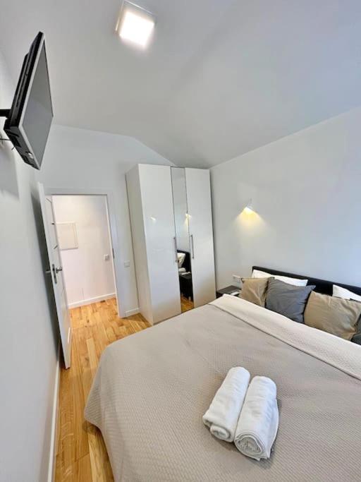 White 1 Bd Old Town Apartment By Hostlovers カウナス エクステリア 写真