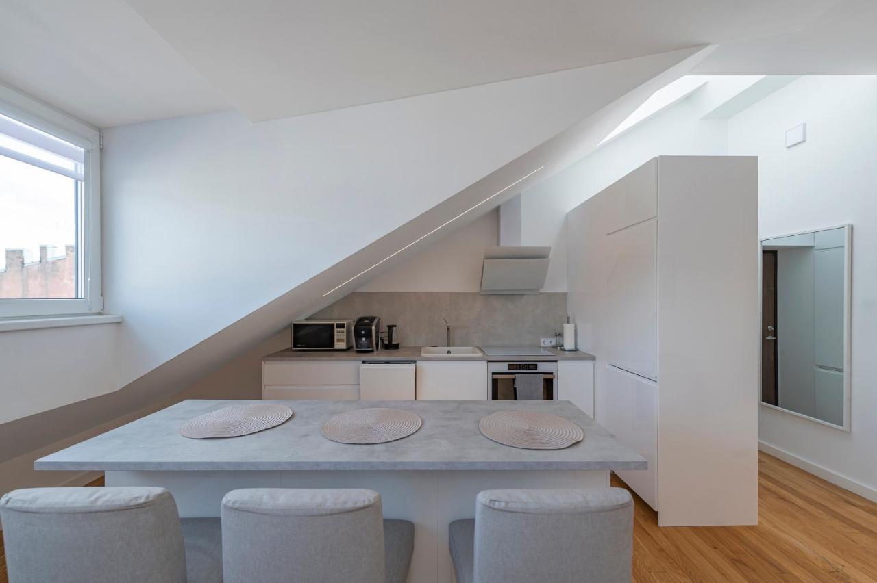White 1 Bd Old Town Apartment By Hostlovers カウナス エクステリア 写真