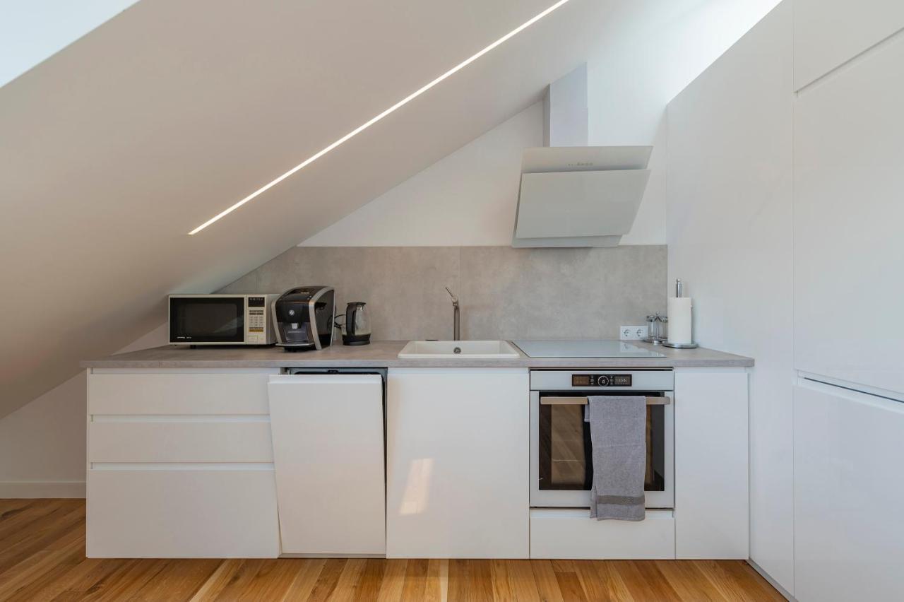 White 1 Bd Old Town Apartment By Hostlovers カウナス エクステリア 写真