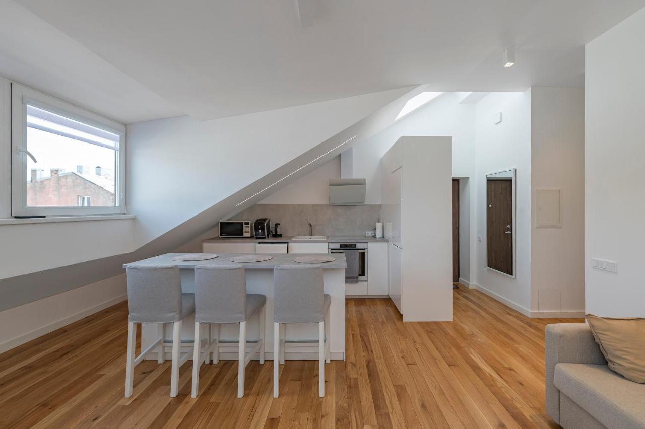 White 1 Bd Old Town Apartment By Hostlovers カウナス エクステリア 写真