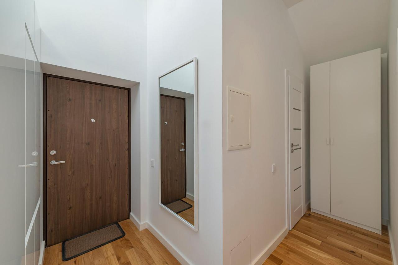 White 1 Bd Old Town Apartment By Hostlovers カウナス エクステリア 写真